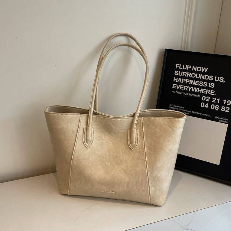 Minimalist, large-capacity tote bag