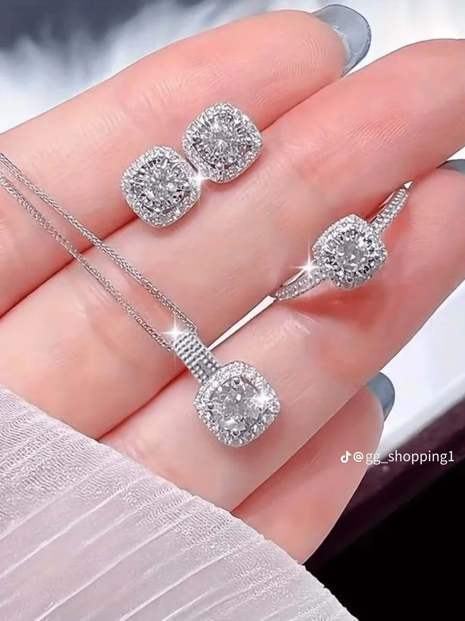 ለሴቶች የሚሆን full Accessory