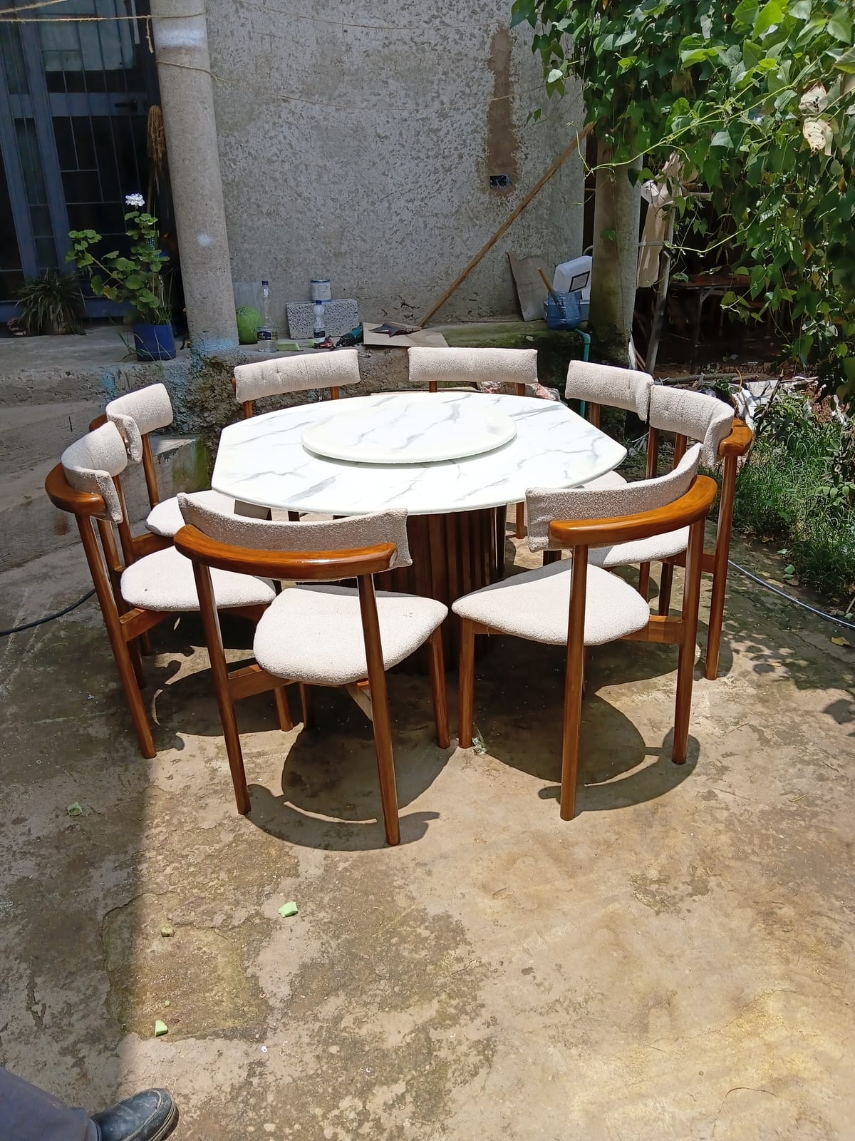Dinning table with 6 chairs