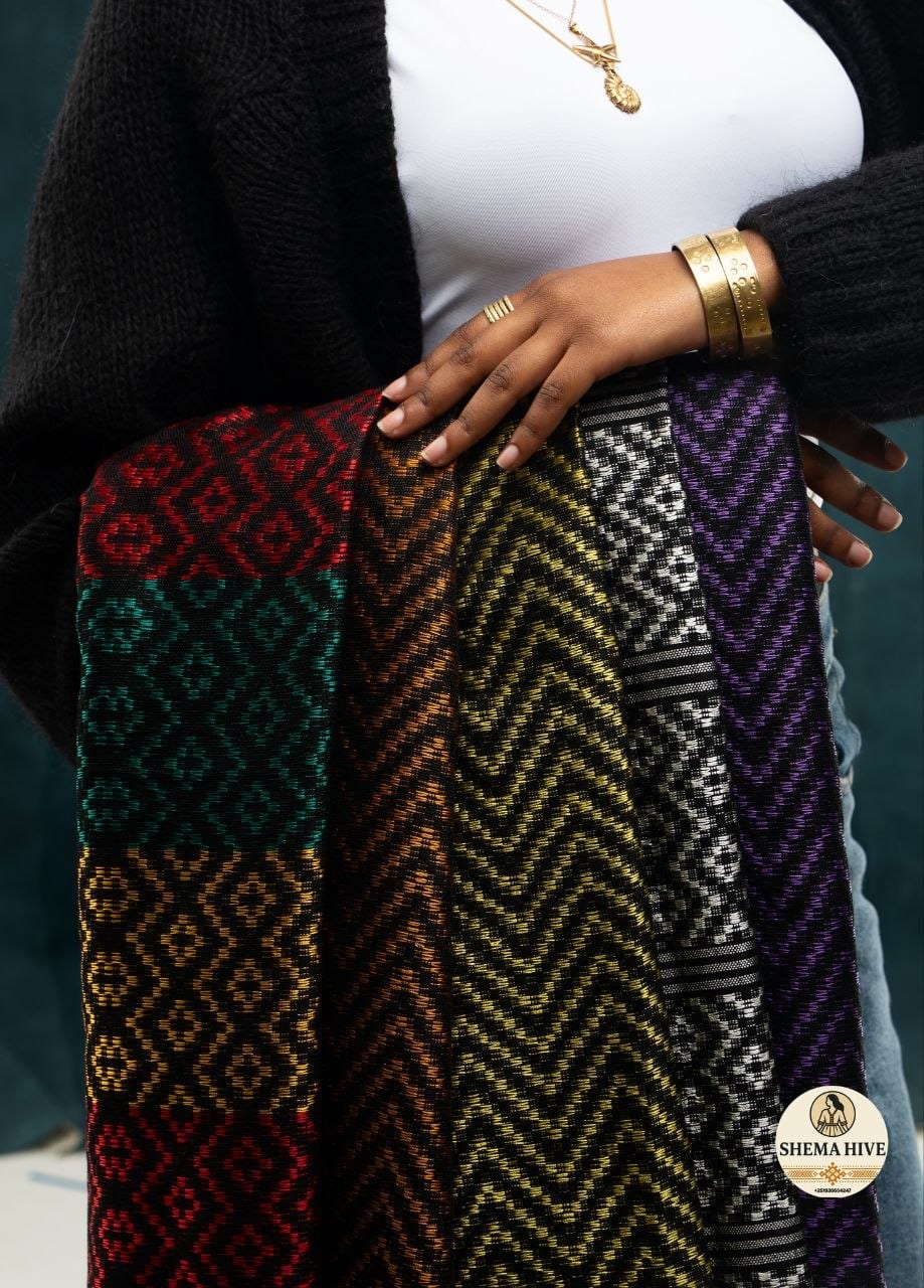 የተለያዩ ለስጦታ የሚሆኑ ቀለል ያሉ ሻርቦች