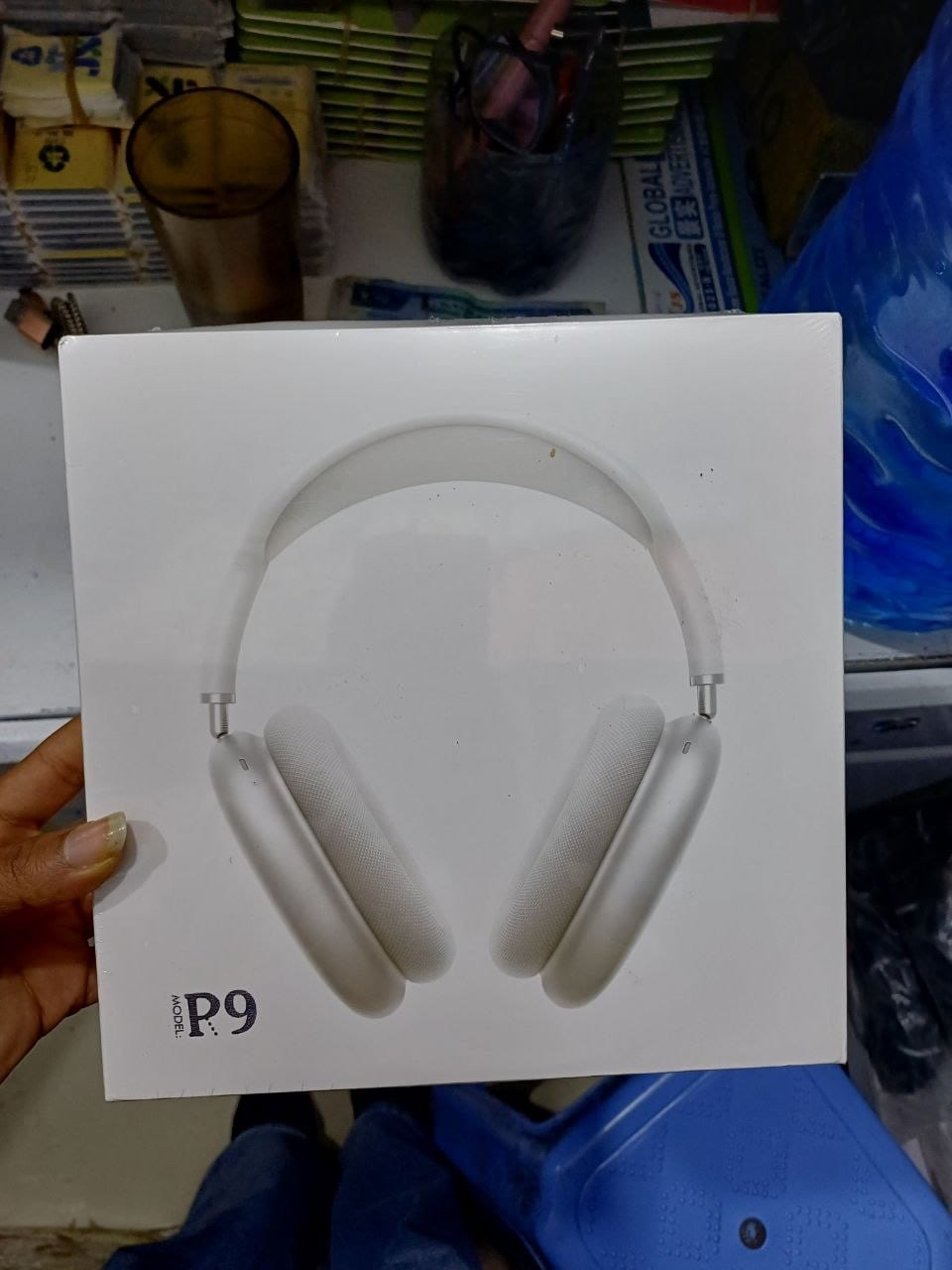 Headsets, ear pads, charger, mini speaker