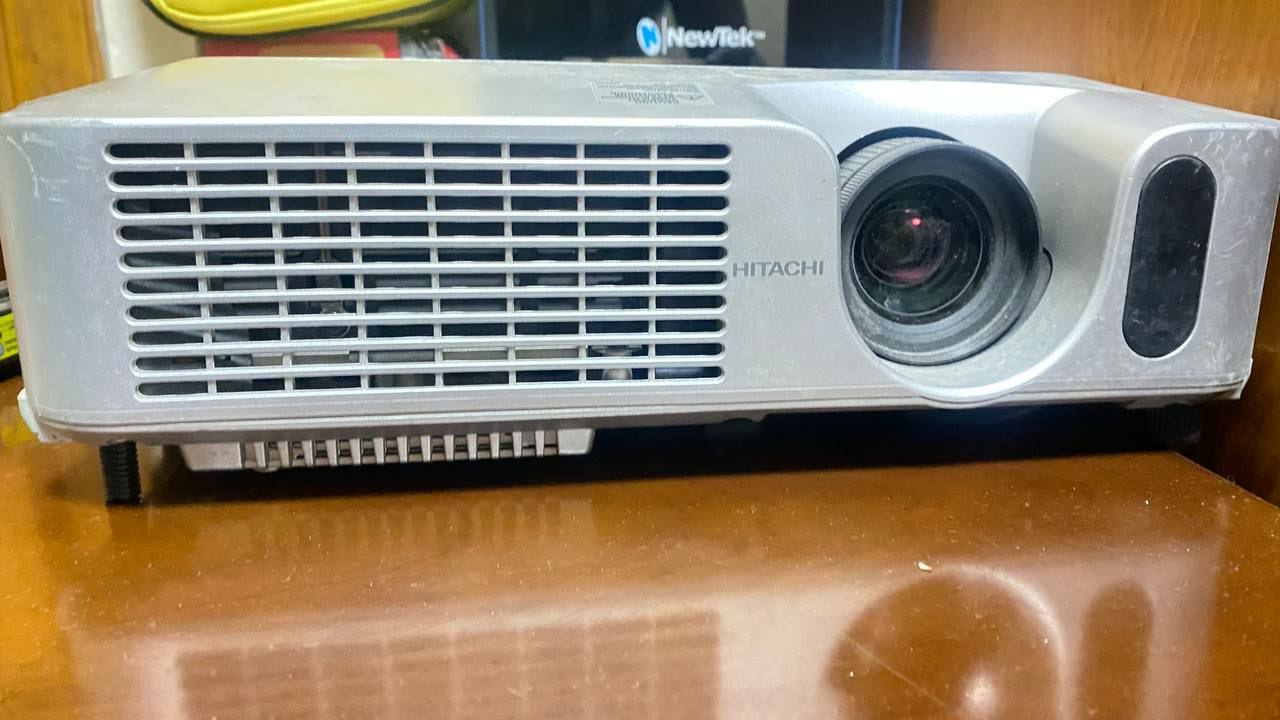 Hitachi 3Lcd Projecter