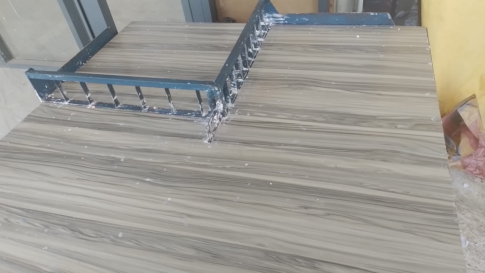 Manual soap machine